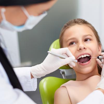 Copil la dentist